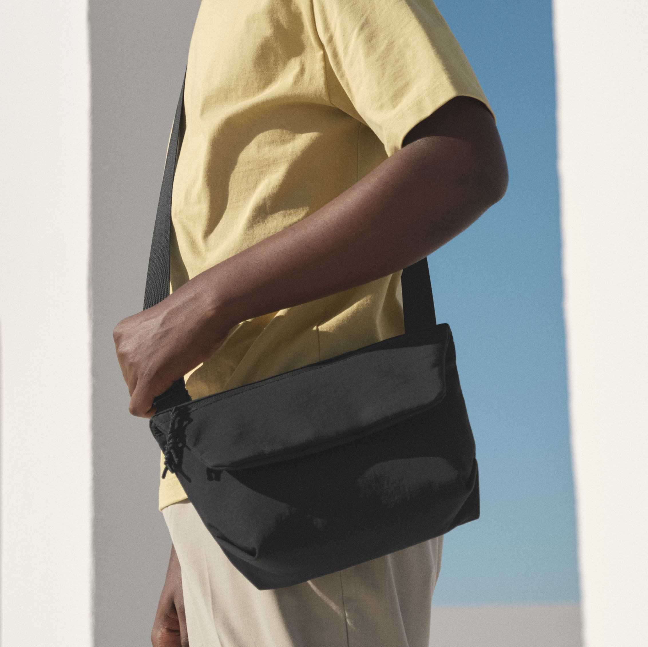 MINIMAL LIFESTYLE MINI MESSENGER
